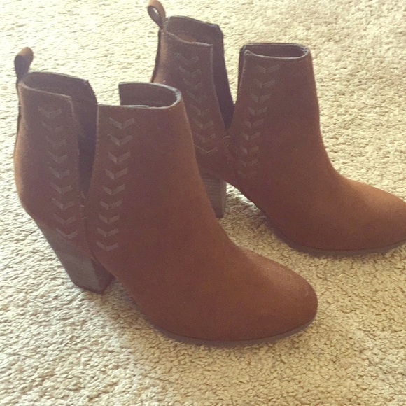 Brown Carlos western style ankle boots - Picture 1 of 3